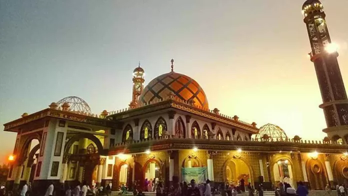 Tempat Wisata Religi di Madura yang Wajib Dikunjungi