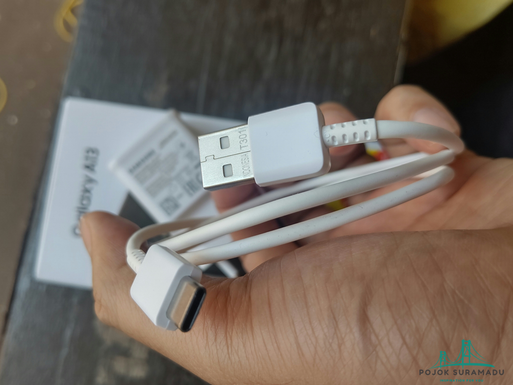Gunakan Kabel Data USB Original 