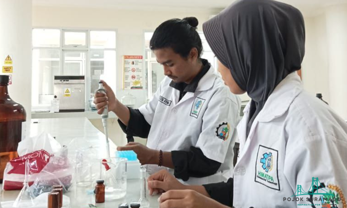 Inovasi Pembuatan Biodegradable plastik Dengan Tambahan Ekstrak CAbe Jamu Oleh Mahasiswa UTM 