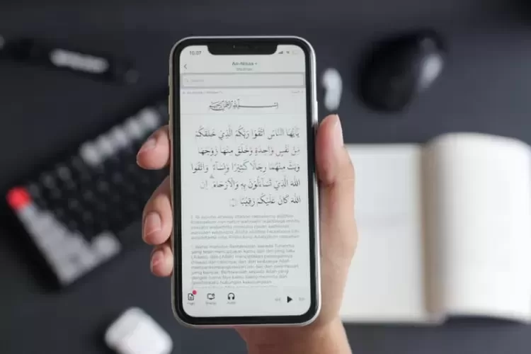 Membaca Al-Quran Tanpa Wudhu: Apa Hukumnya?