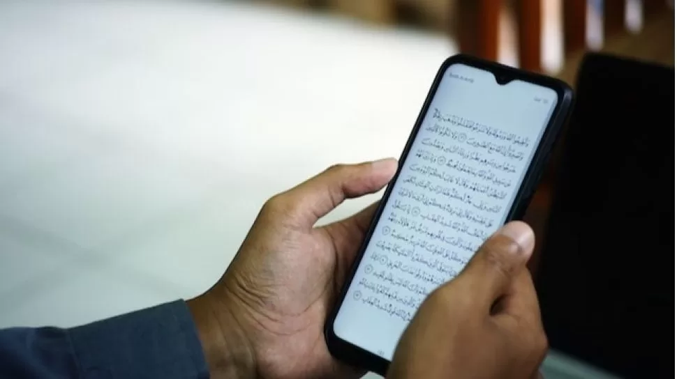 Bagaimana dengan Membaca Al-Quran di HP?