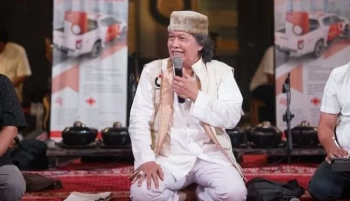 Biografi Cak Nun: Seniman, Budayawan, dan Intelektual Muslim Asal Jombang