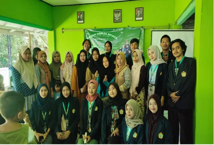 Mahasiswa UTM Latih Warga Desa Bicabbi Pemasaran Digital dan Sistem Pembayaran Online