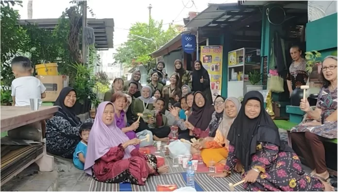 Memperkenalkan Ecoprint Sebagai Inovasi Ramah Lingkungan Dari Alam Sekitar Oleh Mahasiswa KKN SDGs Bela Negara UPN VETERAN Jawa Timur 