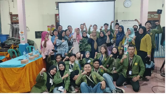 Naik Kelas Lewat Teknologi: Mahasiswa KKN SDGs KELOMPOK 105 UPN “Veteran” JATIM Gelar Sosialisasi Digitalisasi UMKM di Kelurahan Sawahan