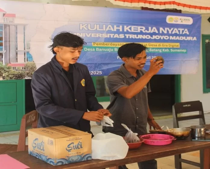 Pelatihan pembuatan arang briket di Desa Banuaju Barat, Sumenep