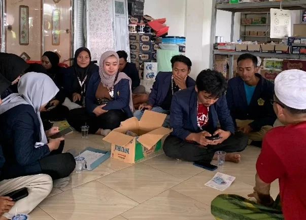 Pendampingan Proses Pendaftaran Akun QRIS
di Toko Bangunan Sumber Rezeki Melzy