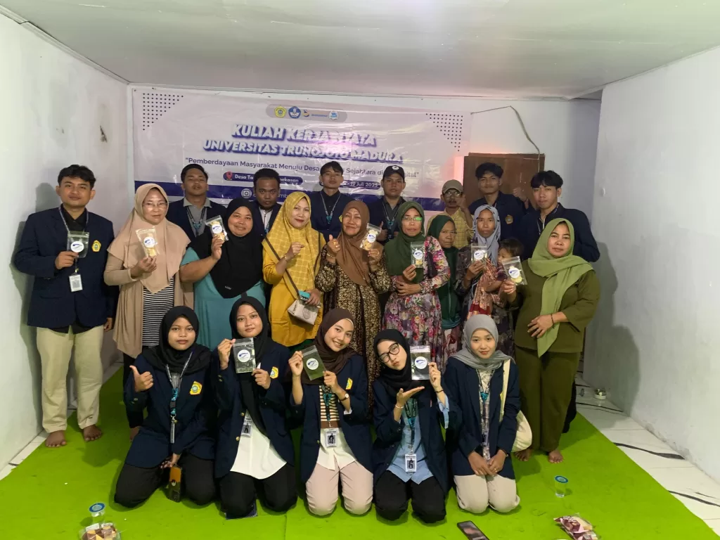 Dokumentasi Sosialisasi Pemanfaatan Limbah Tulang Ikan (PDD KKN 36 UTM)