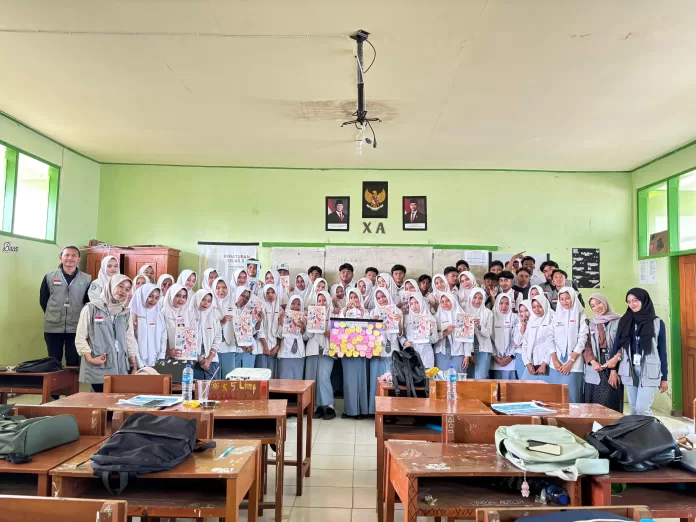 Sosialisasi Mahasiswa KKN 27 UTM dengan Siswa SMAN 1 Waru