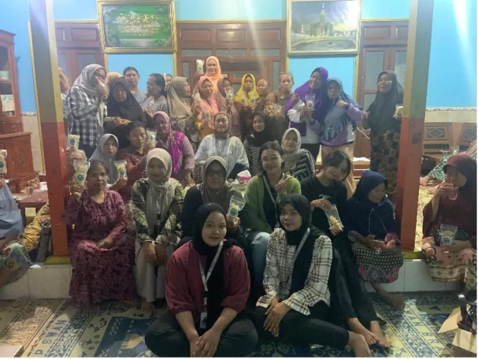 Kreatif! Mahasiswa Unisri Dorong UMKM Baru di Desa Jimus Lewat Inovasi Krupuk Lele