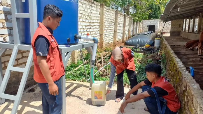 Sinergi Pengabdian Masyarakat dan MBKM KKNT: Bioslurry Bernilai Ekonomi untuk Petani dan Desa Mandiri Energi