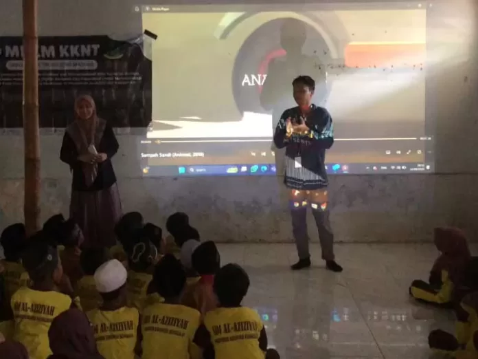 SDI Al Aziziyah Kwanyar Semarakkan Edukasi Lingkungan dengan Penayangan Video Pemilahan Sampah