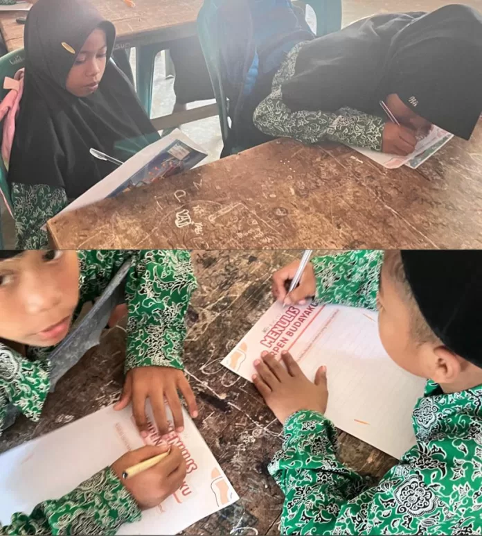 SDI Al Aziziyah Morombuh Kwanyar Asah Kreativitas Melalui Pelatihan Menulis Cerpen Bertema Budaya