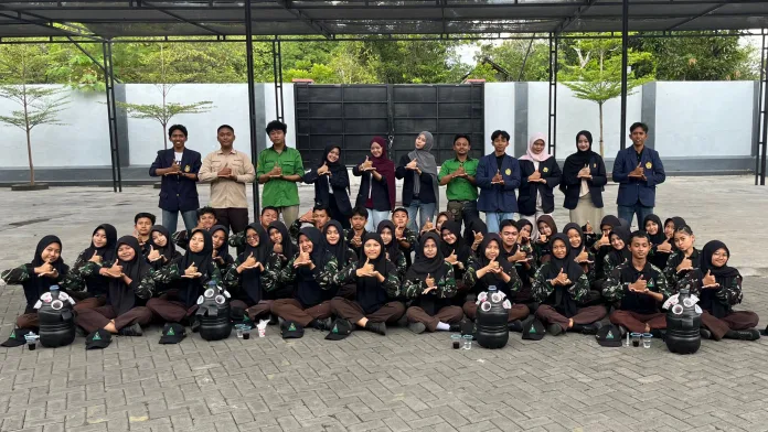 Pengenalan Urban Farming dan Hidroponik Kreatif di SMPN 1 Semboro sebagai Upaya Peningkatan Pengetahuan dan Keterampian Siswa dalam Budidaya Pertanian Modern