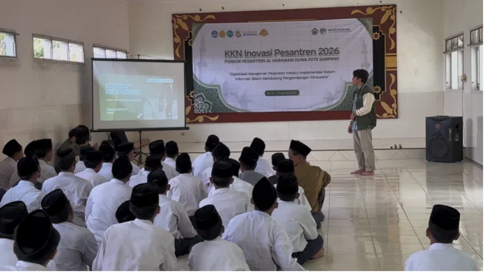 Edukasi Kelola Sampah Berbasis Pesantren, Tim KKN-IP UPN Veteran Jatim Hadirkan 