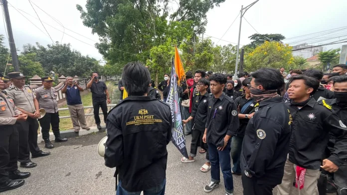UKM PSHT UTM Geruduk Polres Bangkalan, Desak Pengungkapan Kasus Dugaan Pembegalan Mahasiswi di Socah